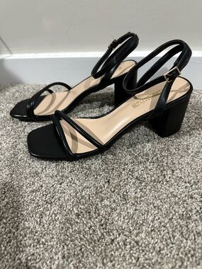 Size 9.5 Dream Pairs Black Strappy Block Heel Sandals